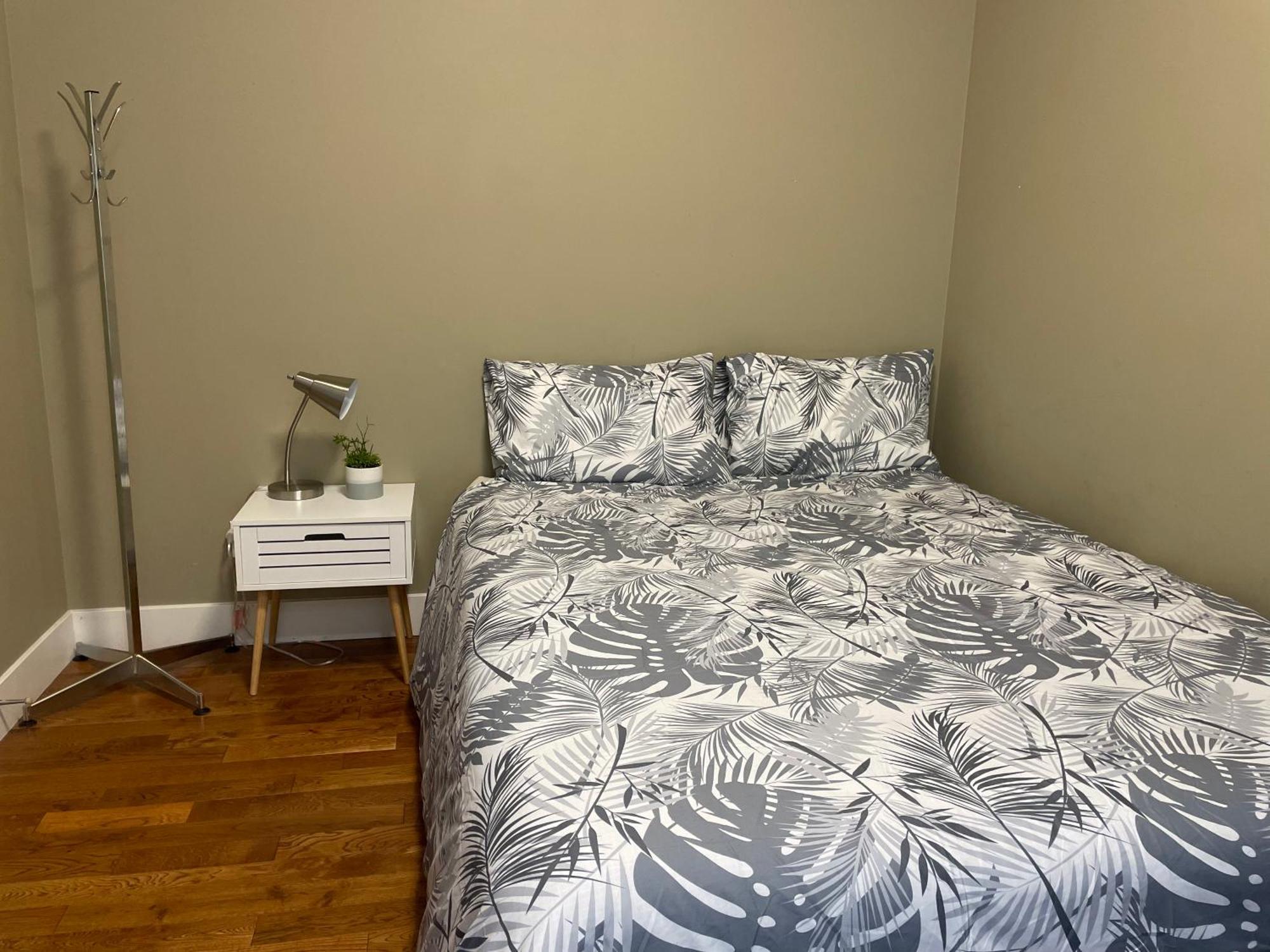 Guest Room With Private Bath In Langford فكتوريا المظهر الخارجي الصورة